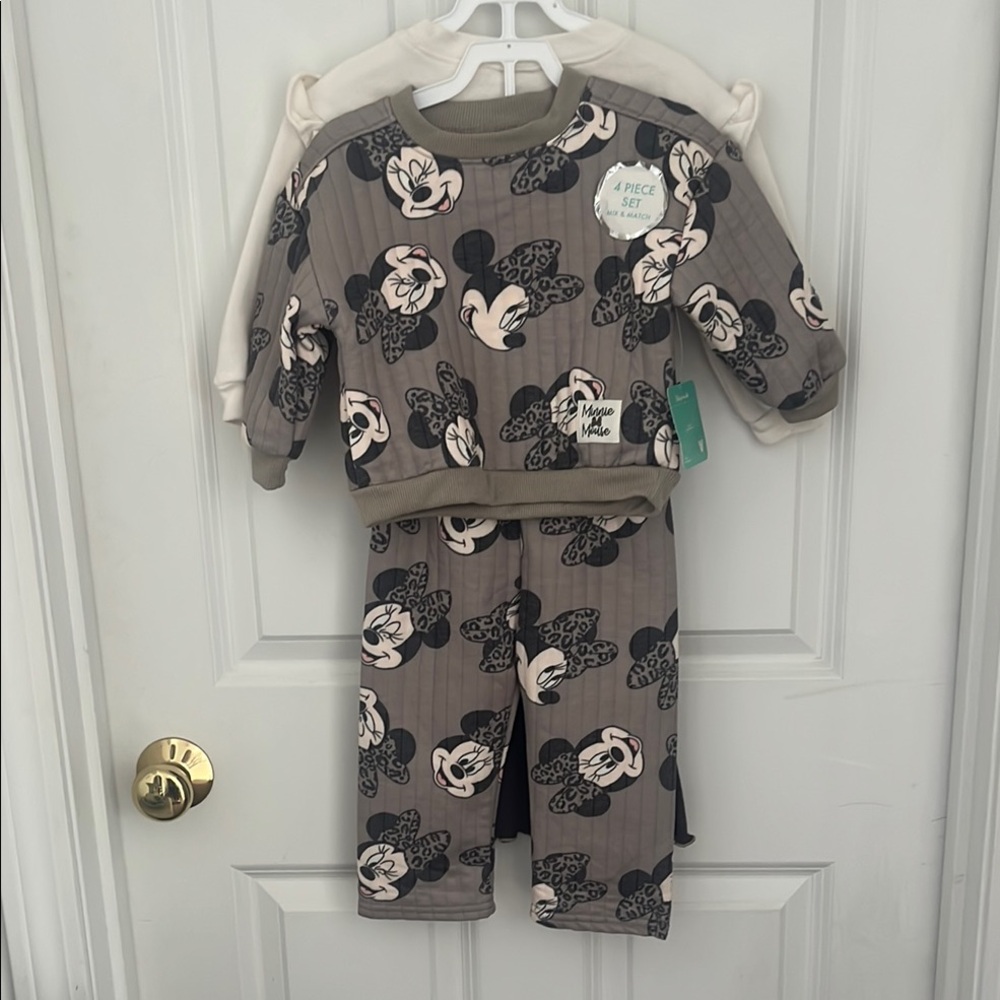 Disney Minnie Mouse 4 piece Set of tops and pants. Size 18M - Girls 👧